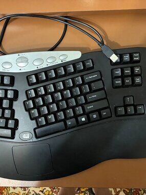 Adesso Ergonomic multimedia USB Keyboard